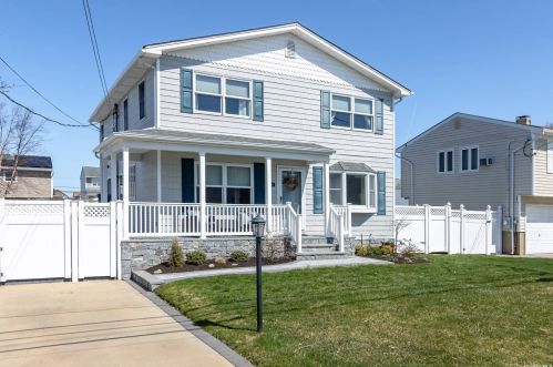 3629 Marinor St, Seaford, NY 11783-3406