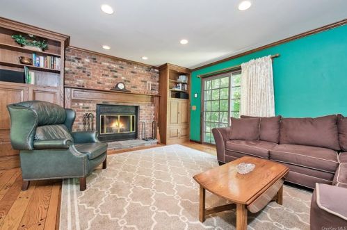 11 Greenhaven Rd, Tompkins Corners NY  10579-3303 exterior