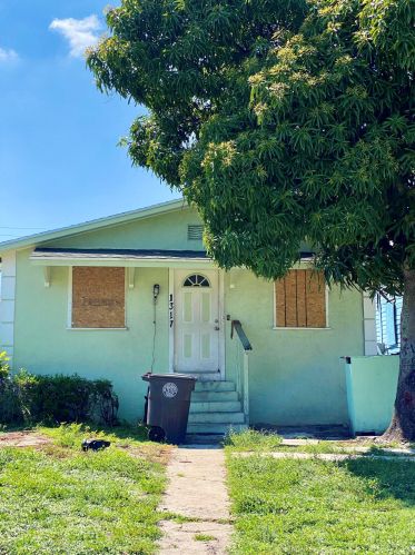 706 13th St, West Palm Beach, FL 33401-2824