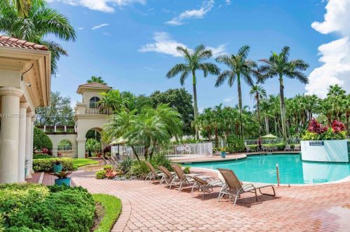 7635 23rd St, Hollywood, FL 33024-3649