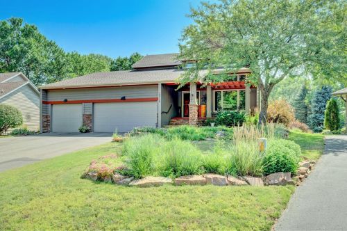 1916 Edinbrook Ct, Minneapolis, MN 55443-3715