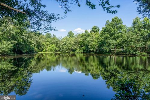 608 Kentland Dr, Great Falls VA  22066-1030 exterior