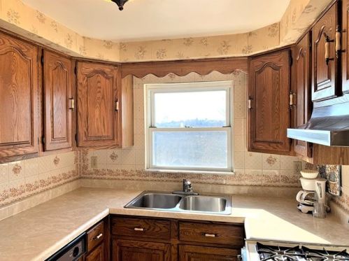 2246 Candace St, Pittsburgh PA 15216-3141 exterior