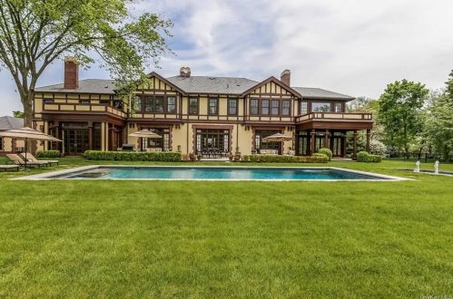 20 Sarosca Farm Ln, Purchase, NY 10577-1600