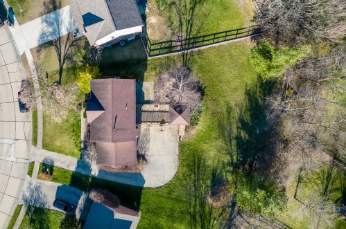 8526 Woodcreek Dr, Florence KY  41042-8237 exterior