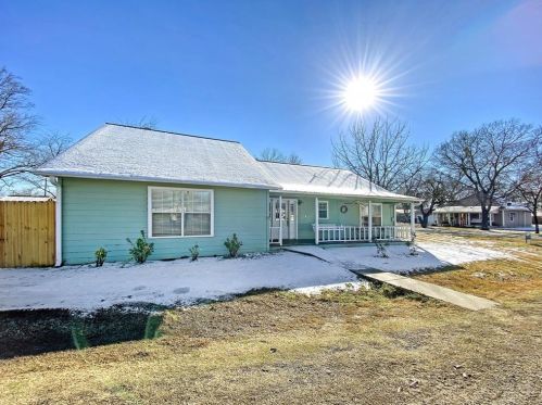 1000 Chestnut St, Honey Grove TX  75446-2036 exterior