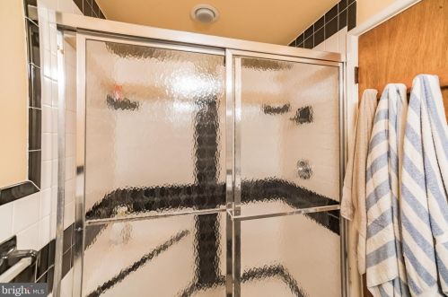 6622 Cormorant Pl, Philadelphia PA 19142-2615 exterior