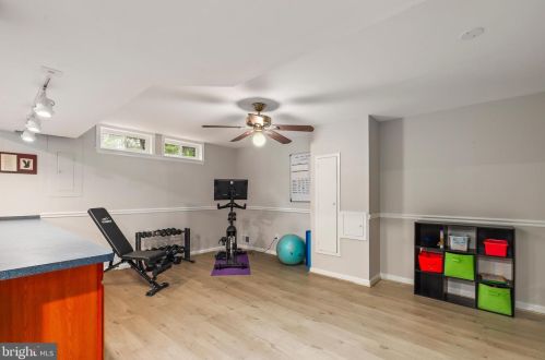 1426 Cellar Crk Way, Herndon VA  20170-2805 exterior