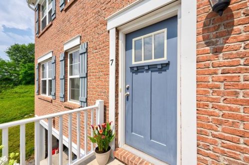 7 Puskar Ln, Canonsburg, PA 15317-1998