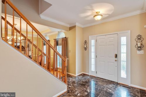 8701 Lords View Loop, Gainesville VA  20155-5806 exterior