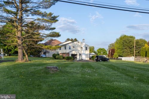 48 Twining Ford Rd, Southampton, PA 18954-1846