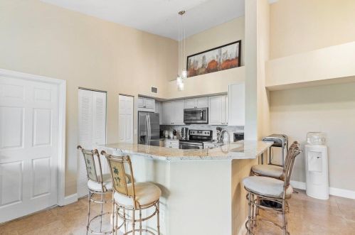 820 Villa Cir, Boynton Beach FL  33435-8917 exterior