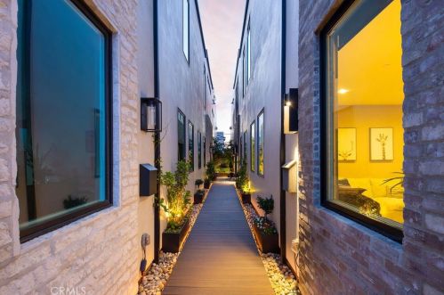 231 Seal Beach Blvd, Seal Beach CA  90740-6596 exterior