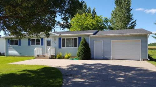 236 Riverview Dr, Manawa, WI 54949-9519