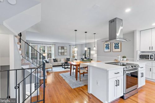 9050 Rosewall Ct, Springfield, VA 22152-2122