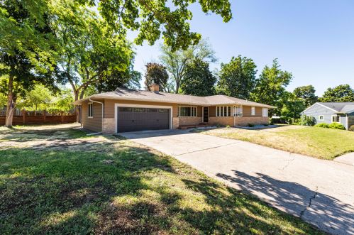 212 Zephyr Cir, La Crosse, WI 54601-3932