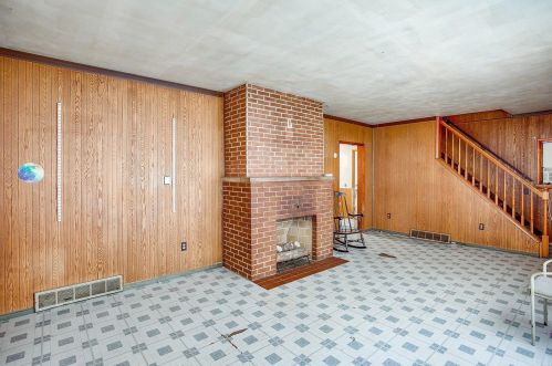 1338 Laramie St, Elkhart, IN 46516-1836