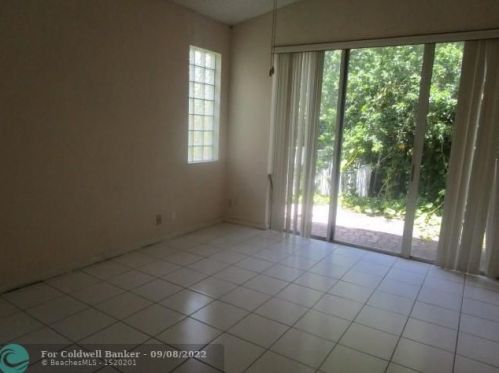 1576 151st Ave, Hollywood FL  33027-2371 exterior