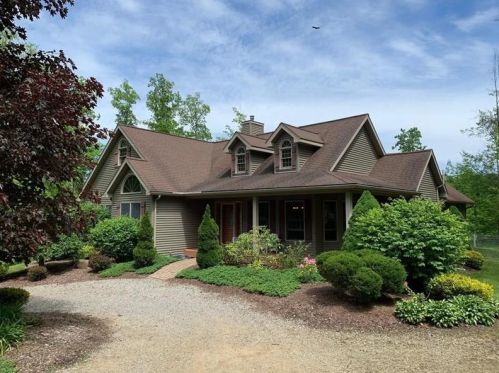 10472 Free Rd, Geneva, PA 16316-2508