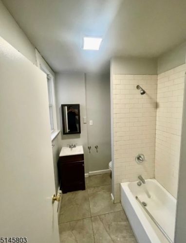 15 William St, East Orange, NJ 07017-5125