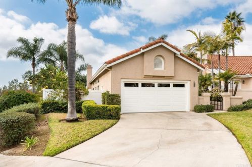 1086 Almeria Ct, Vista, CA 92081-9021