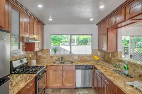 70 Livingston Terrace Dr, San Bruno CA  94066-2800 exterior