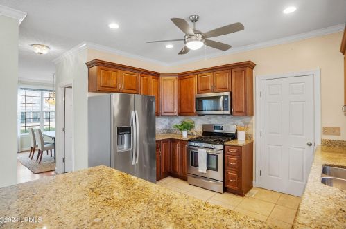 1089 Otter Cir, Beaufort SC  29902-5861 exterior