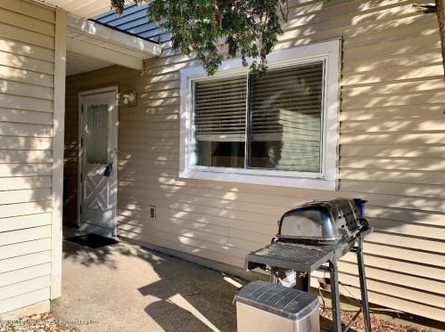 44 Kathy Ct, Bricktown, NJ 08724-1471