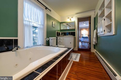 102 High St, Edinburg VA  22824-3084 exterior