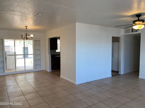 5902 22nd St, Tucson, AZ 85711-5225