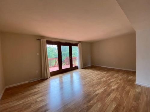 40 Freedom Dr, Bridgeville PA  15017-1421 exterior