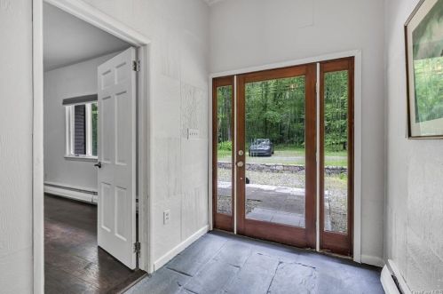 30 Shad Rd, Scotts Corners, NY 10576-2320