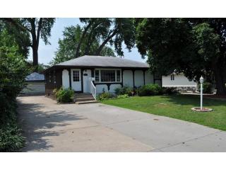 5872 Washington St, Minneapolis, MN 55432-5668