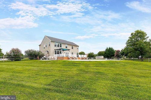 1 Helen Lois Ct, Pilesgrove NJ  08098-2639 exterior