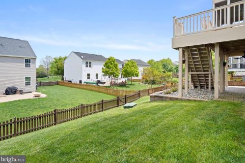 32 Black Forest Ln, Lovettsville VA  20180-8506 exterior