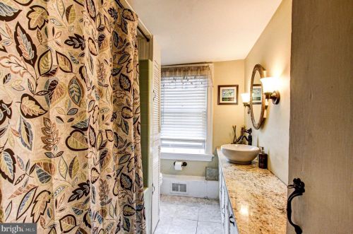 189 Oakland Ave, Gardenville PA  18901-4646 exterior