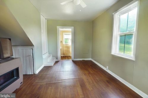 4052 Jerome Rd, Edinburg VA  22824-2500 exterior