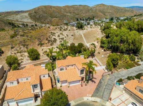 28076 Magic Mountain Ln, Santa Clarita, CA 91387-3535