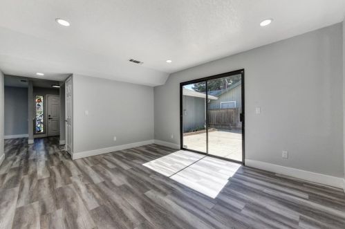 9262 Mapleview Way, Elk Grove CA  95758-5007 exterior