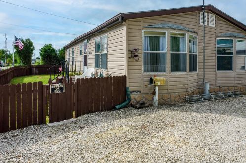 1525 Pleasant St, Tavares FL  32778-4001 exterior