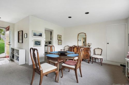 27 Green Hill Rd, North Haven CT  06473-2139 exterior