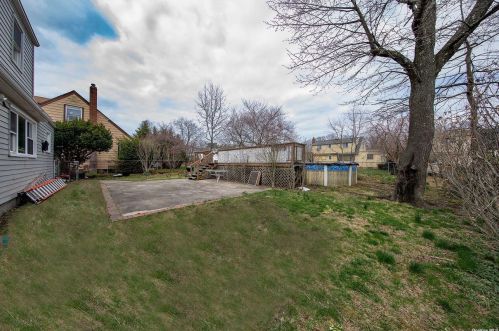 15 Hillcrest Dr, Westbury NY  11590-2447 exterior