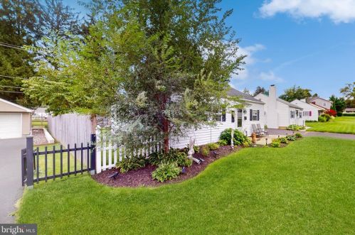829 Willow St, Southampton, PA 18966-3431