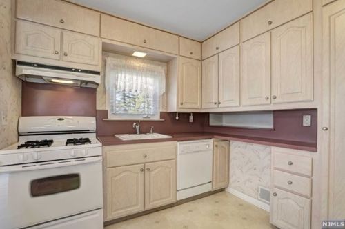 97 Woodland Ave, Verona NJ  07044-2207 exterior