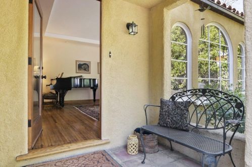 2822 Alta Ter, Glendale, CA 91214-2030