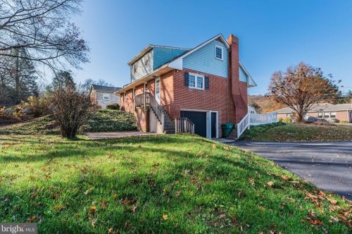 1749 Church Rd, Hummelstown PA  17036-9724 exterior