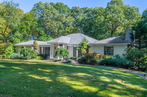 5 Round Hill Ter, Kinnelon NJ  07405-3217 exterior