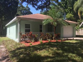 4828 Victoria Ave, Sarasota, FL 34233-3931