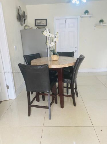 37 6th Ave, Dania Beach FL  33004-3262 exterior