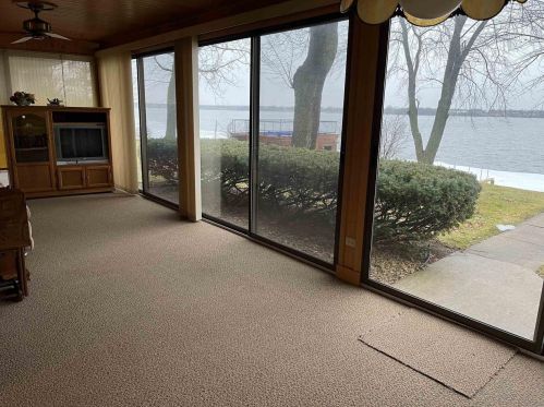 1462 Lakeshore Dr, Menasha WI  54952-1326 exterior